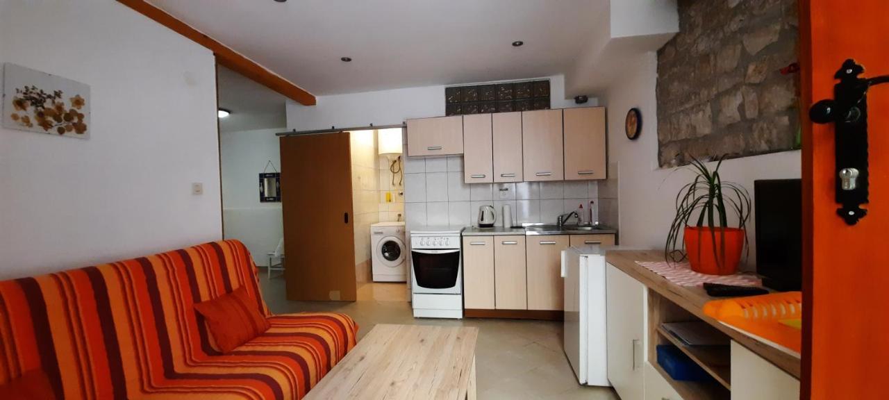 Apartment Lucija Cres Eksteriør billede